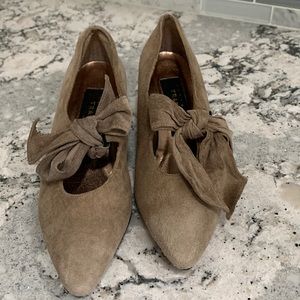 Shoe size 7 suede leather upper taupe color